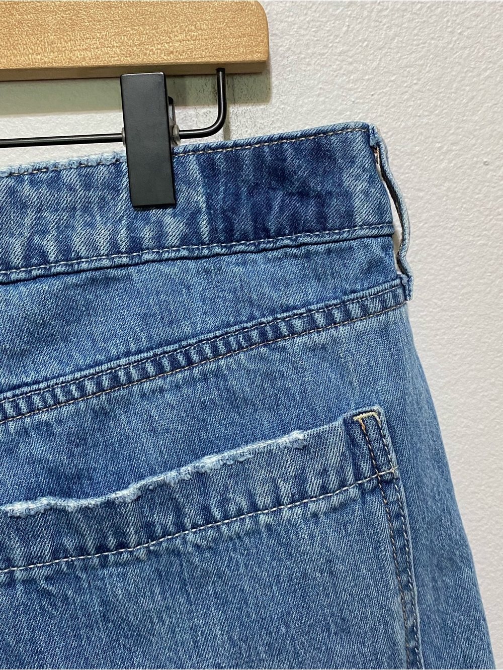 Hollister Low Rise Baggy Blue Jean Jort Shorts Women’s Size 10 - Picture 3 of 9